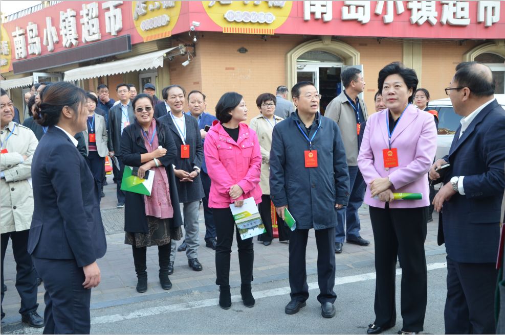 西海岸新區人大常委會(huì )現場(chǎng)視察智慧社區建設管理工作