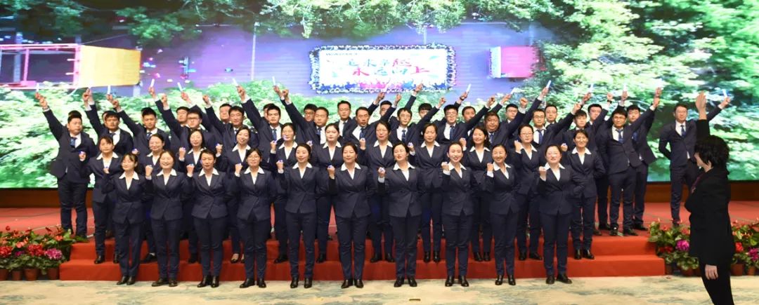 忘我拼搏，相信我們會(huì )創(chuàng  )造奇跡！