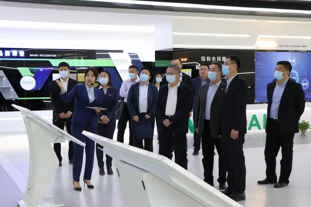 青島市大數據發(fā)展管理局領(lǐng)導一行蒞臨文達通股份調研指導