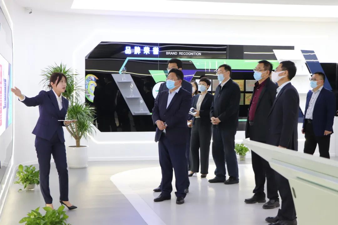 青島市民營(yíng)經(jīng)濟發(fā)展局郭振棟局長(cháng)一行蒞臨文達通股份督導調研